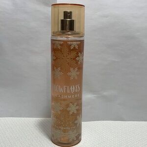 Bath & Body Works Snowflakes & Cashmere Fragrance Mist
